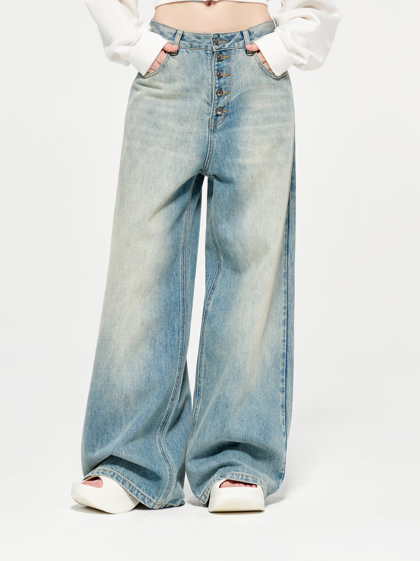 High-waisted vintage jeans