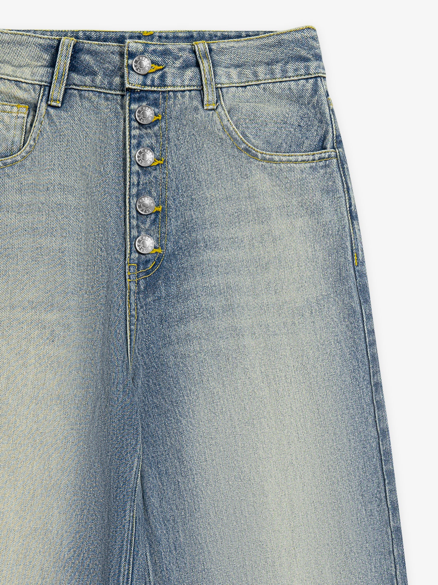 High-waisted vintage jeans